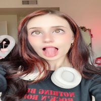 Shy and lonely girl looking for friends