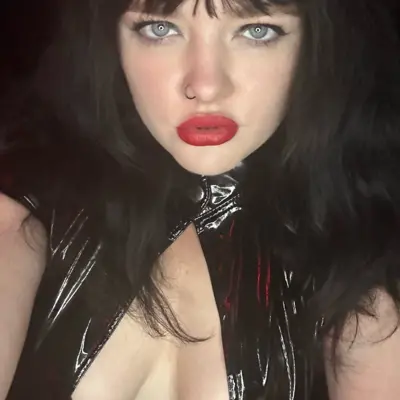 Calling all slaves. Worship your queen